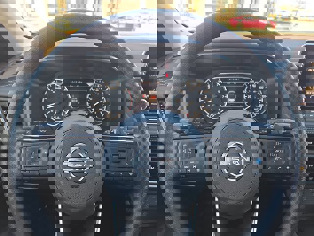 Used 2023 Nissan Rogue SV image 18