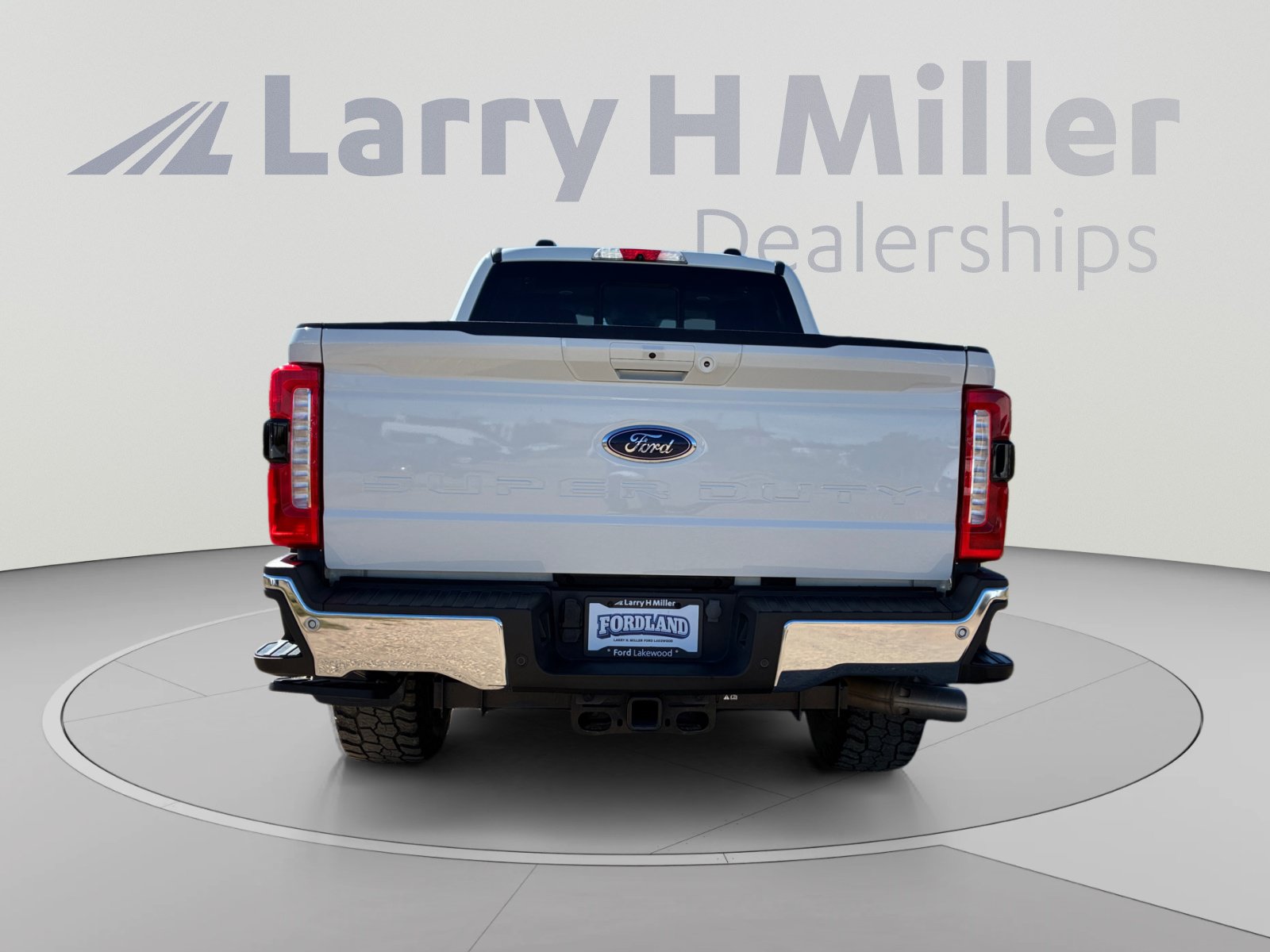 Certified 2024 Ford F250 Lariat w/ Lariat Ultimate Package AWD/4WD image 4