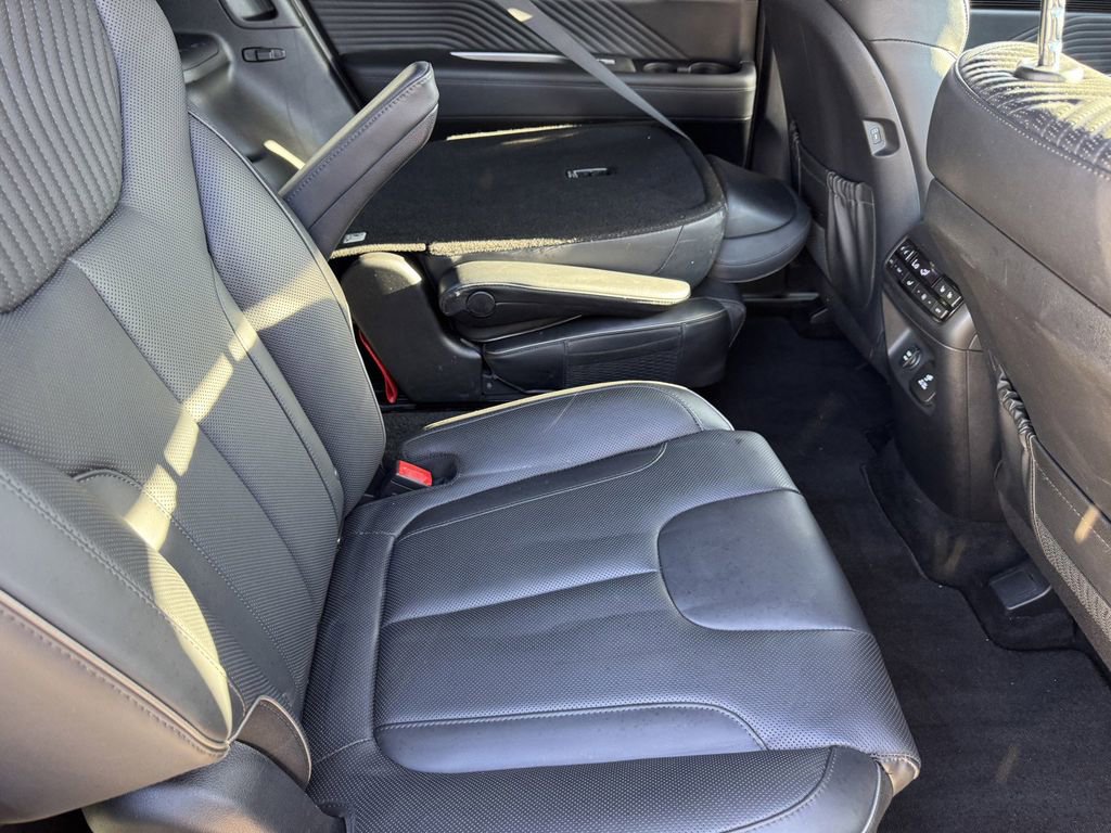 Used 2023 Hyundai Palisade Calligraphy image 7