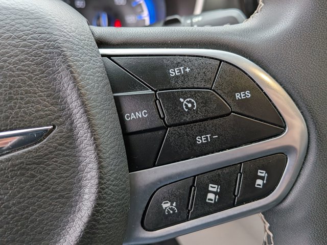 Used 2023 Chrysler Pacifica Touring-L FWD image 16
