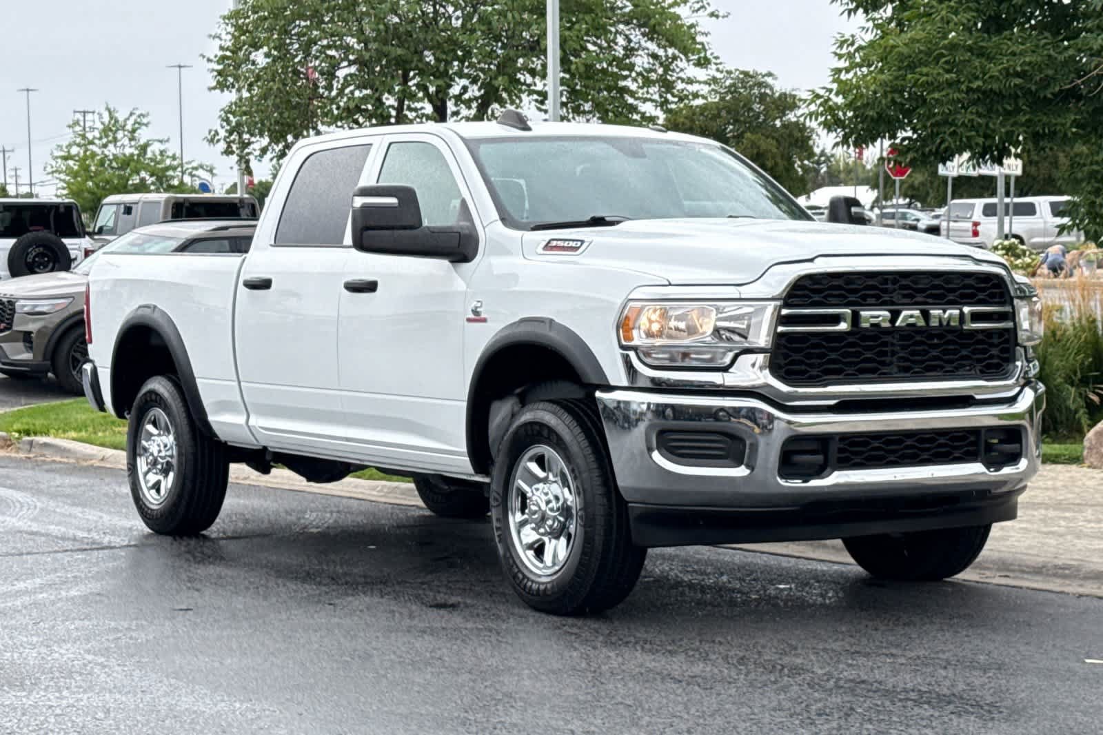 Used 2024 RAM 3500 Tradesman w/ Chrome Appearance Group AWD/4WD image 9