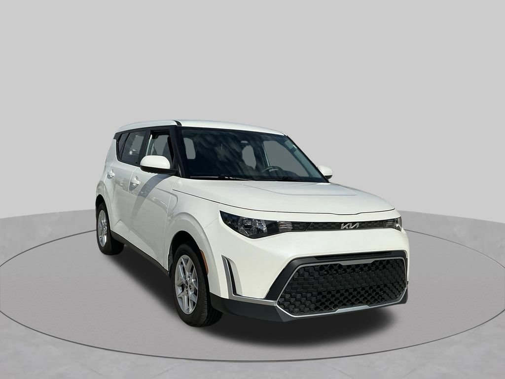 Used 2025 Kia Soul LX w/ LX Technology Package FWD image 17