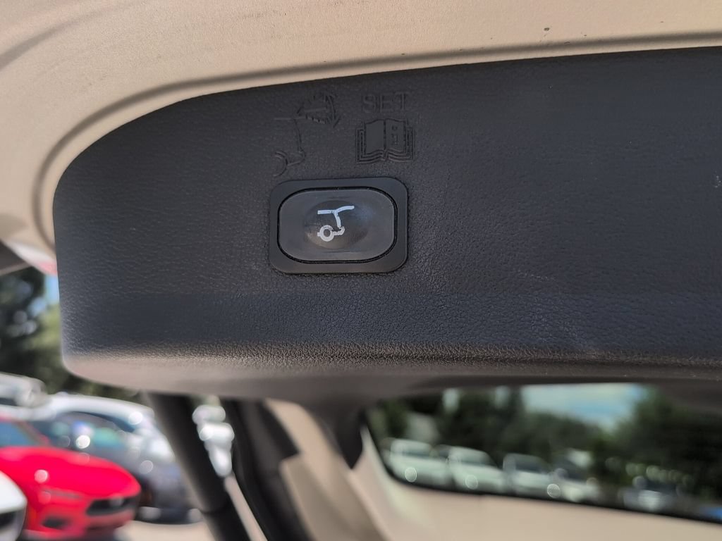 Certified 2018 Ford Escape SEL FWD image 13