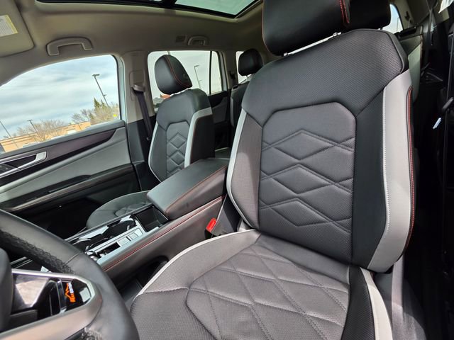 Used 2025 Volkswagen Atlas Peak Edition SE AWD/4WD image 26