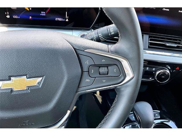 Used 2025 Chevrolet Trax LT w/ LT Convenience Package FWD image 11