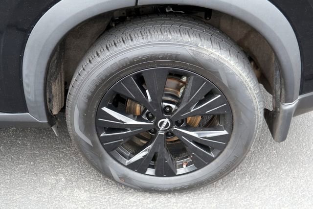 Used 2022 Nissan Rogue SV image 16