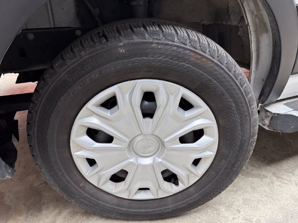 Certified 2025 Ford Transit 250 Low Roof w/ Exterior Upgrade Package RWD image 32