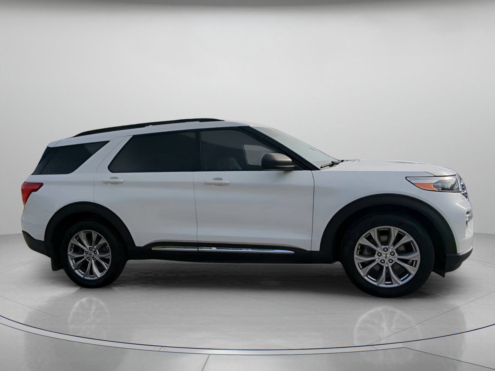 Certified 2020 Ford Explorer XLT w/ Equipment Group 202A image 26