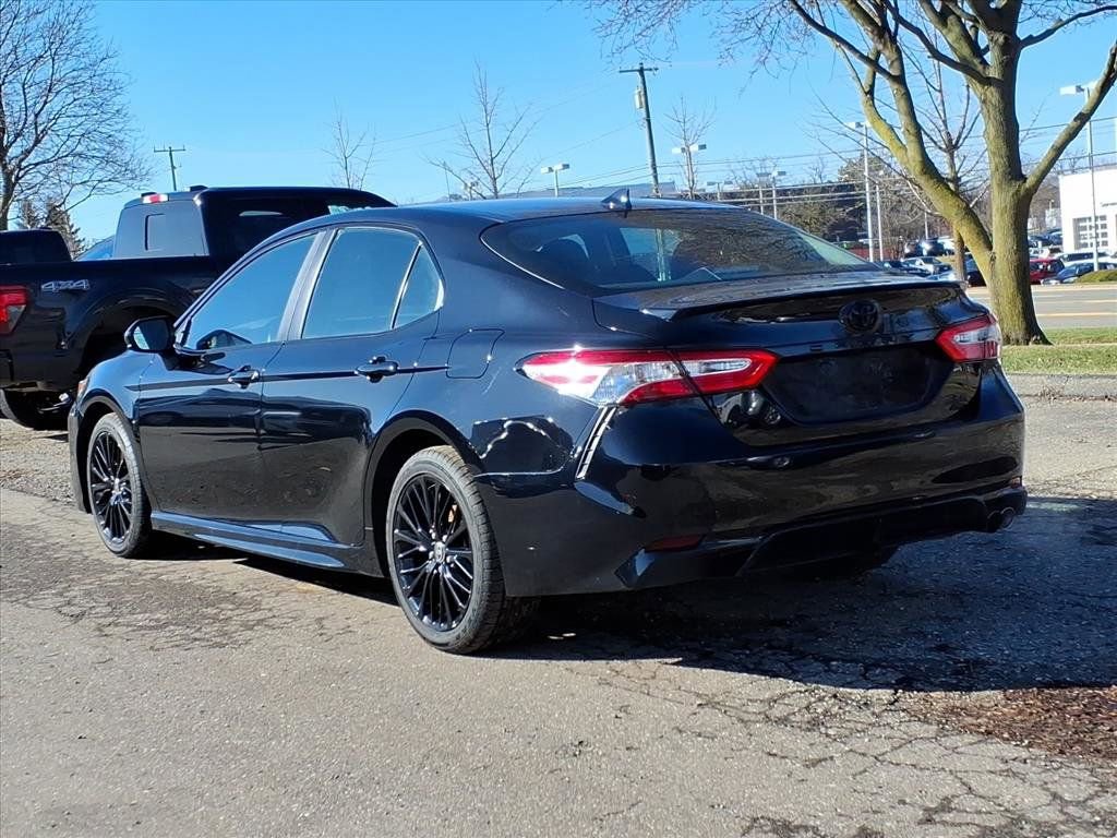 Used 2020 Toyota Camry SE image 3