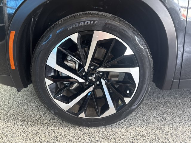 Used 2024 Mitsubishi Outlander FWD image 3