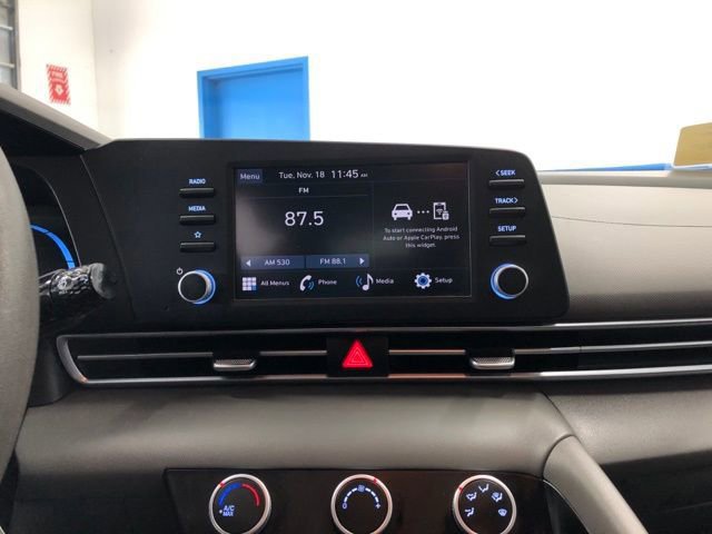 Used 2024 Hyundai Elantra SE image 16