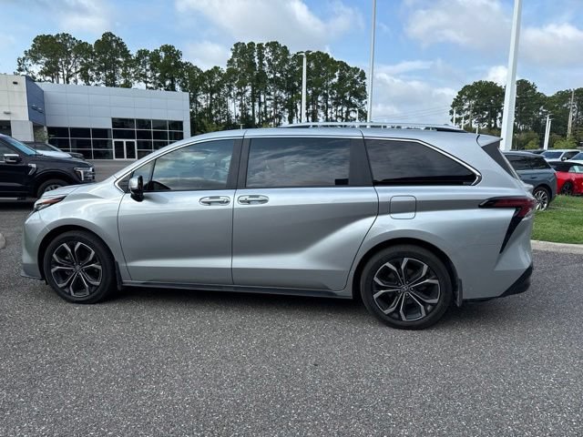Used 2025 Toyota Sienna Platinum FWD image 11