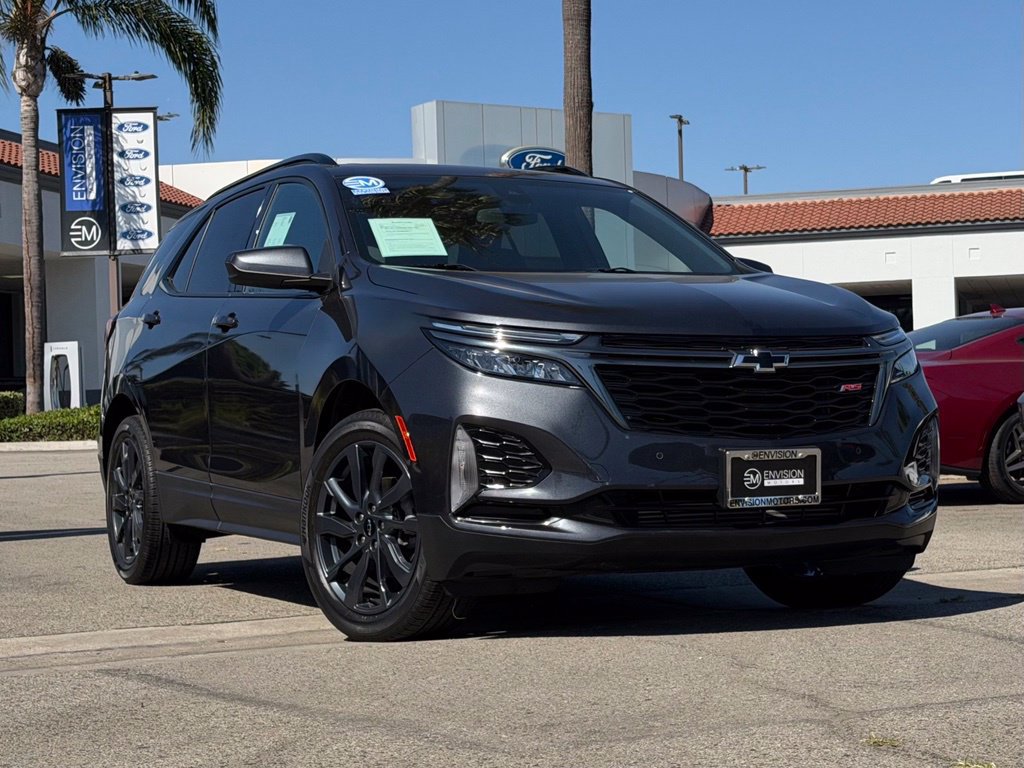 Used 2022 Chevrolet Equinox RS w/ LPO, Cargo Package FWD image 2