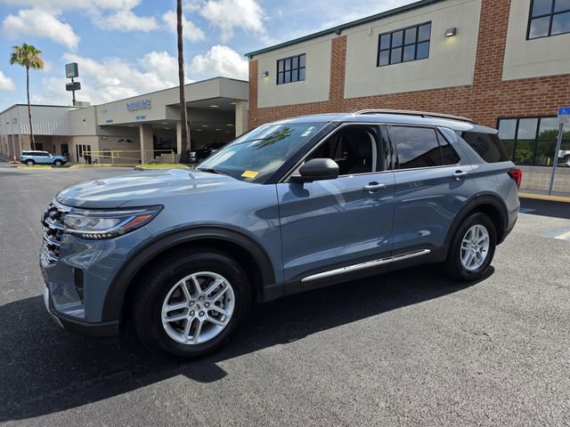 Certified 2025 Ford Explorer Active w/ Active Comfort Package RWD image 9