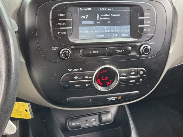 Used 2017 Kia Soul + FWD image 17