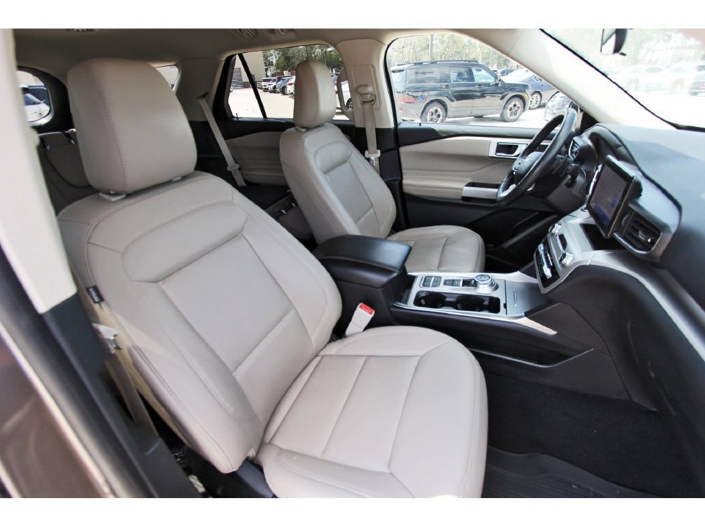Certified 2021 Ford Explorer XLT w/ Equipment Group 202A RWD image 34