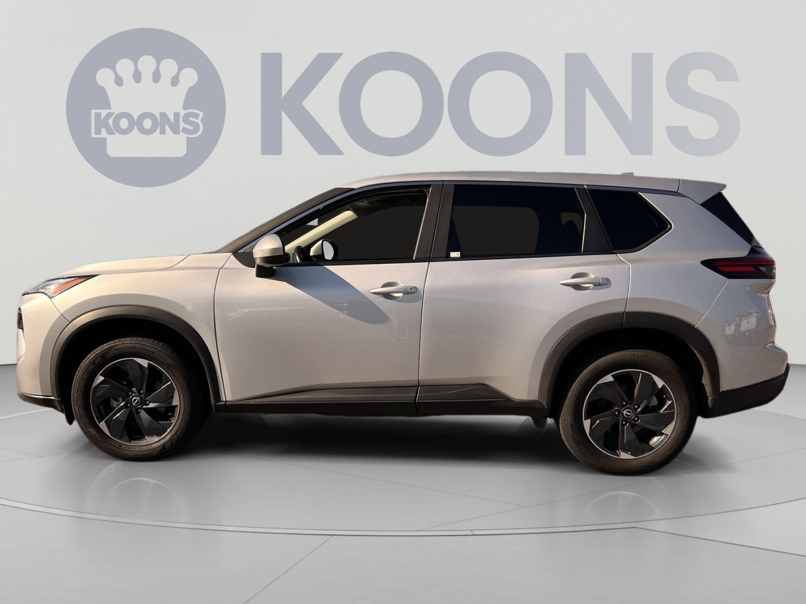 Used 2024 Nissan Rogue SV AWD/4WD image 2