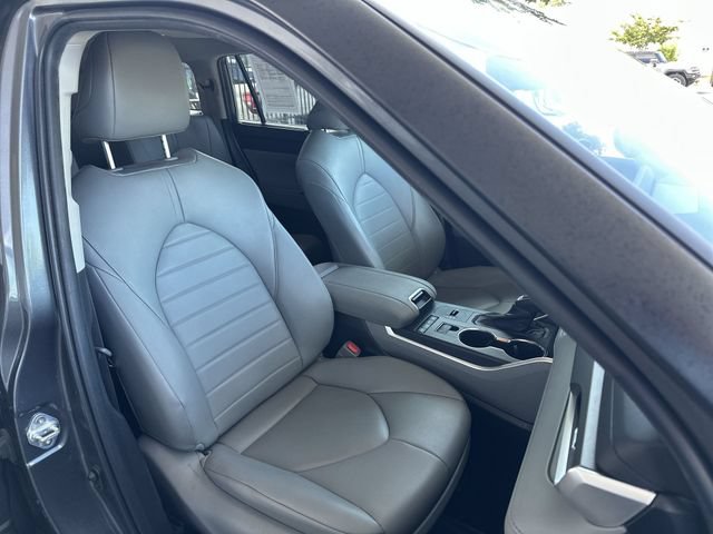 Used 2022 Toyota Highlander XLE FWD image 28