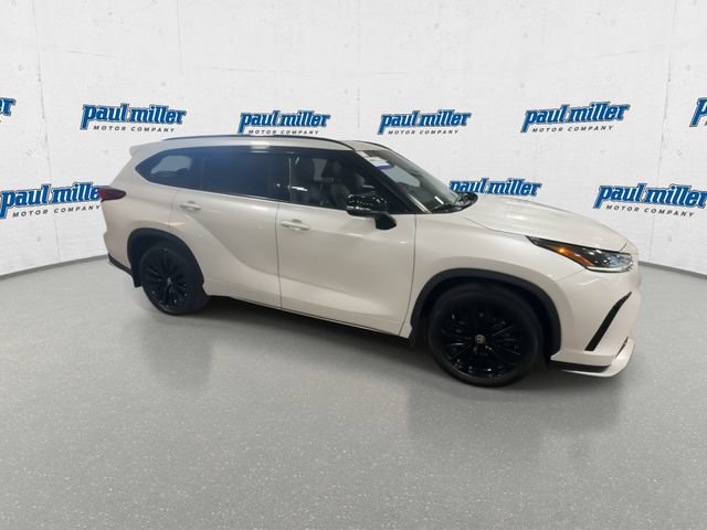 Used 2023 Toyota Highlander XSE FWD image 13