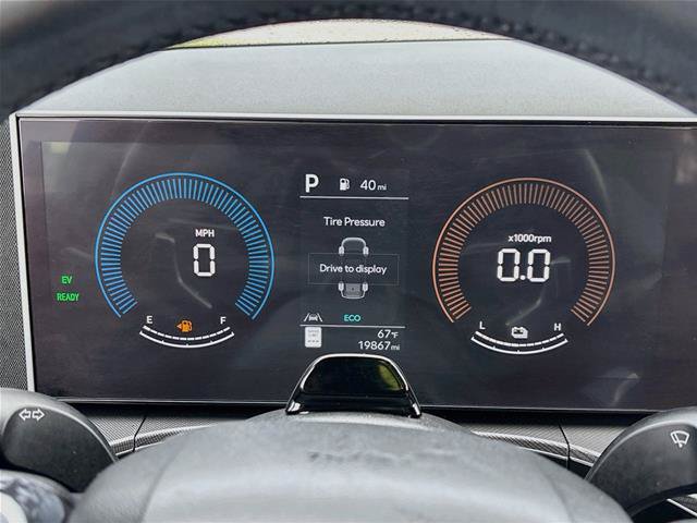 Used 2025 Hyundai Santa Fe SEL FWD image 12