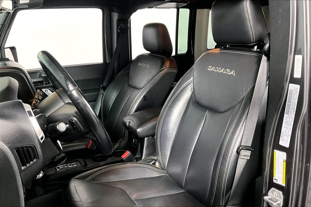 Used 2017 Jeep Wrangler Unlimited Sahara w/ Dual Top Group AWD/4WD image 24