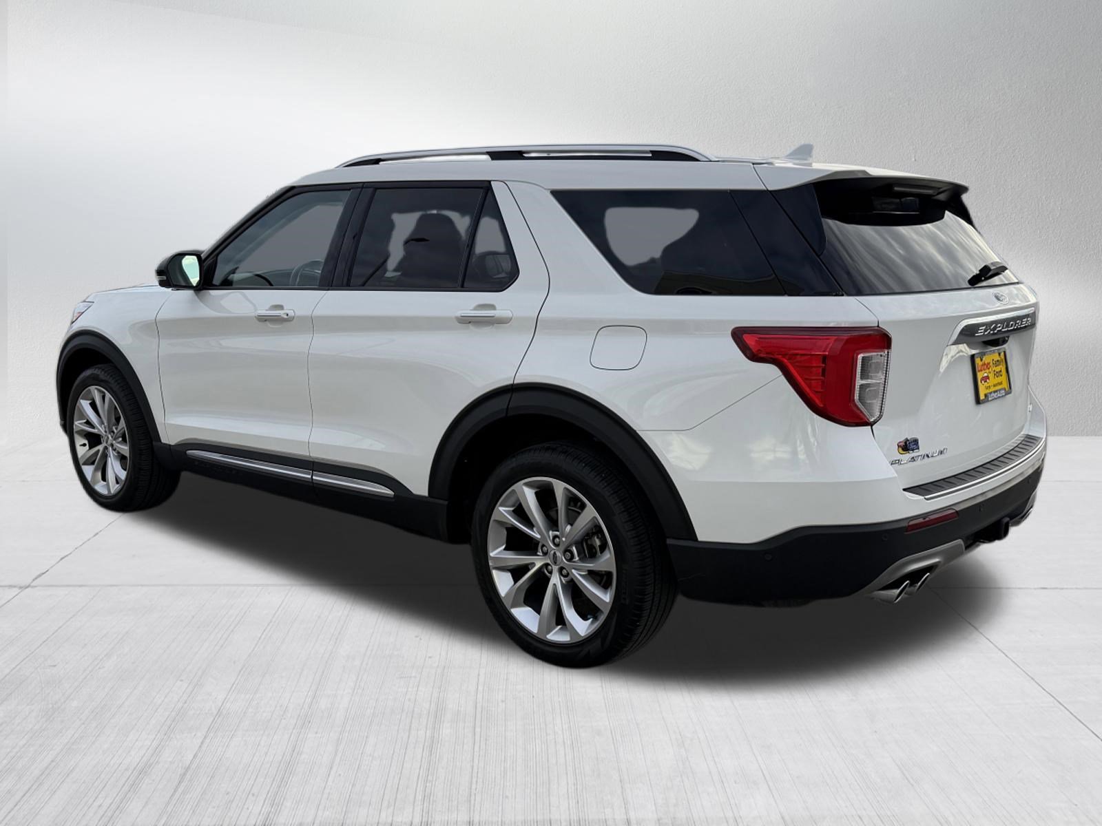 Certified 2023 Ford Explorer Platinum w/ Technology Package AWD/4WD image 6
