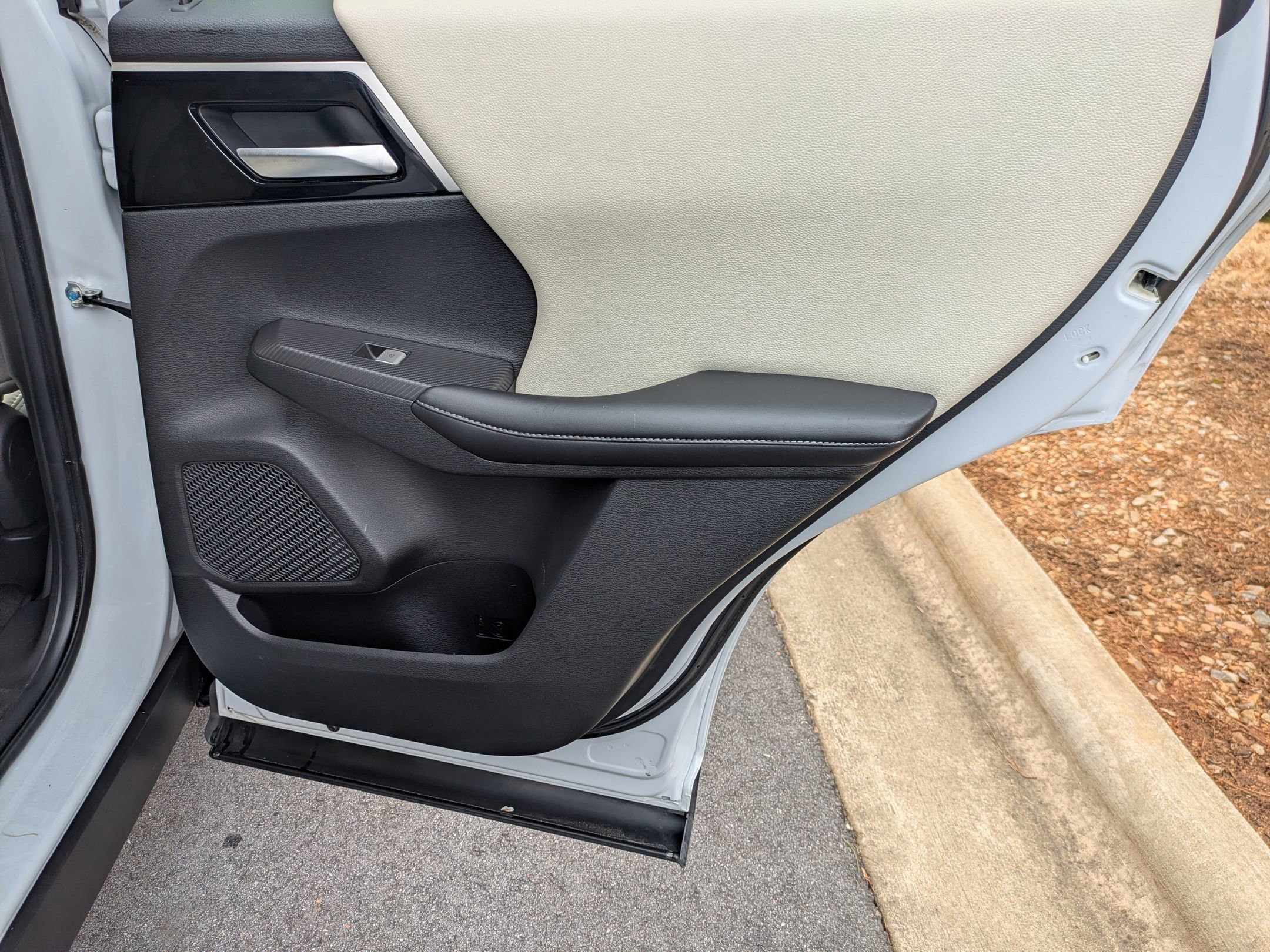 Used 2022 Mitsubishi Outlander ES image 30