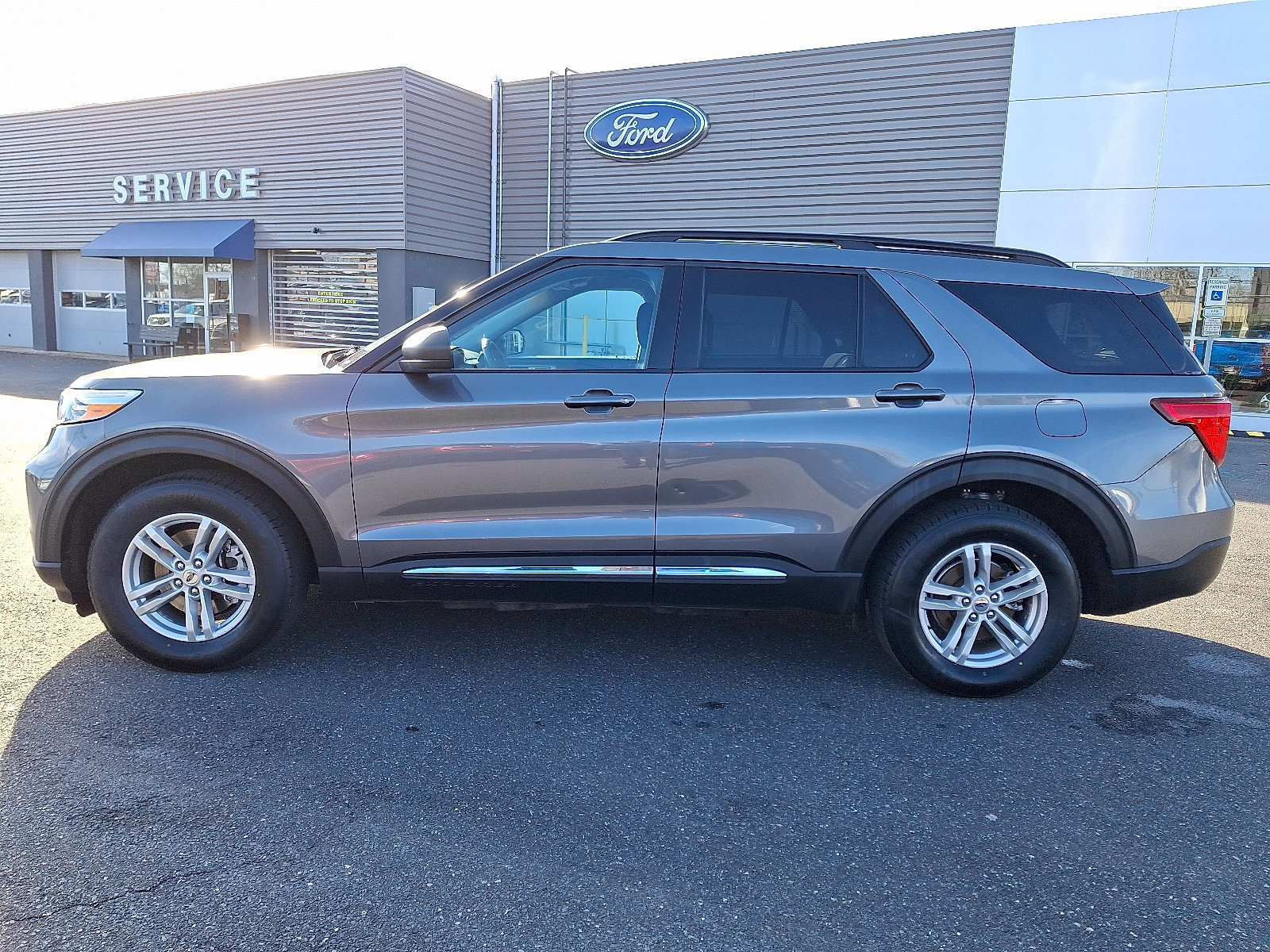 Certified 2024 Ford Explorer XLT image 9