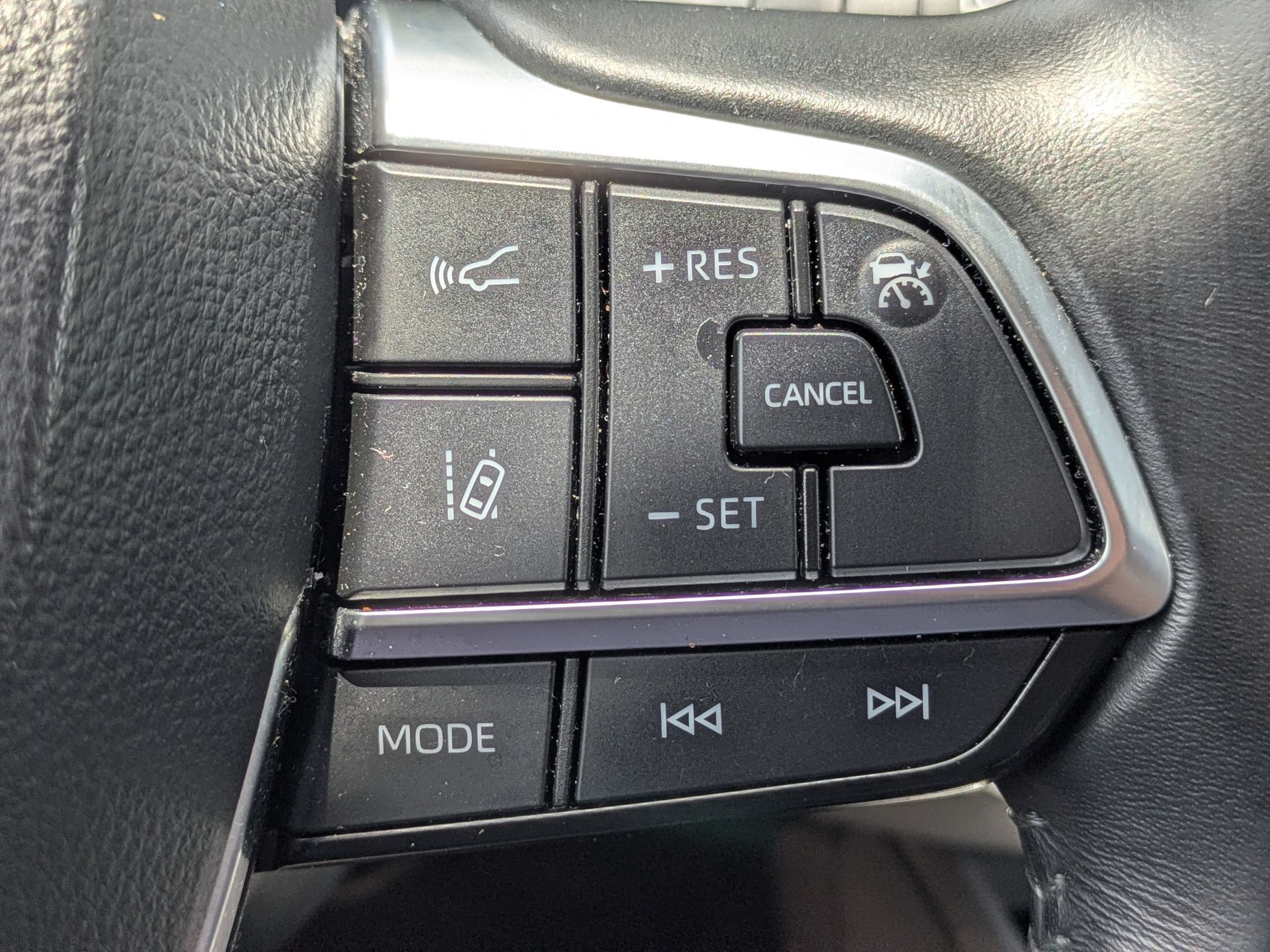 Used 2021 Toyota Highlander XLE FWD image 17