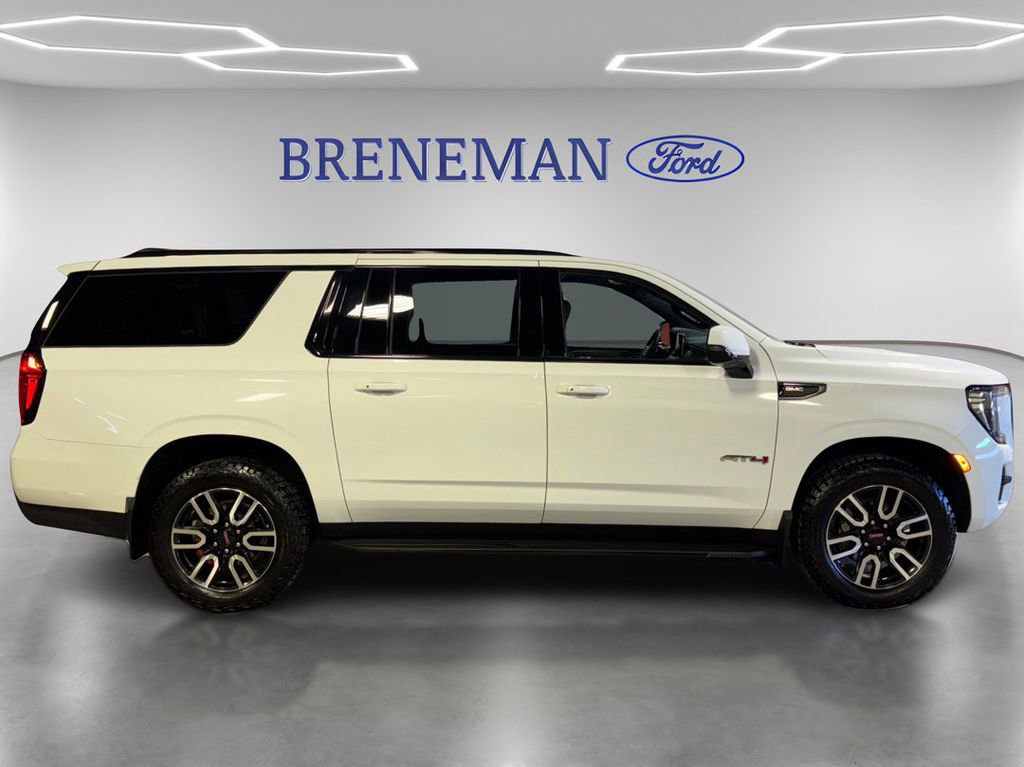 Used 2022 GMC Yukon XL AT4 image 8