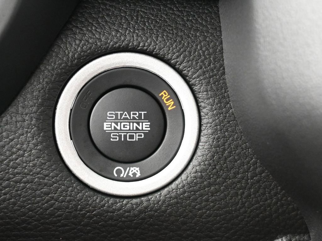 Used 2025 RAM 1500 Laramie AWD/4WD image 43