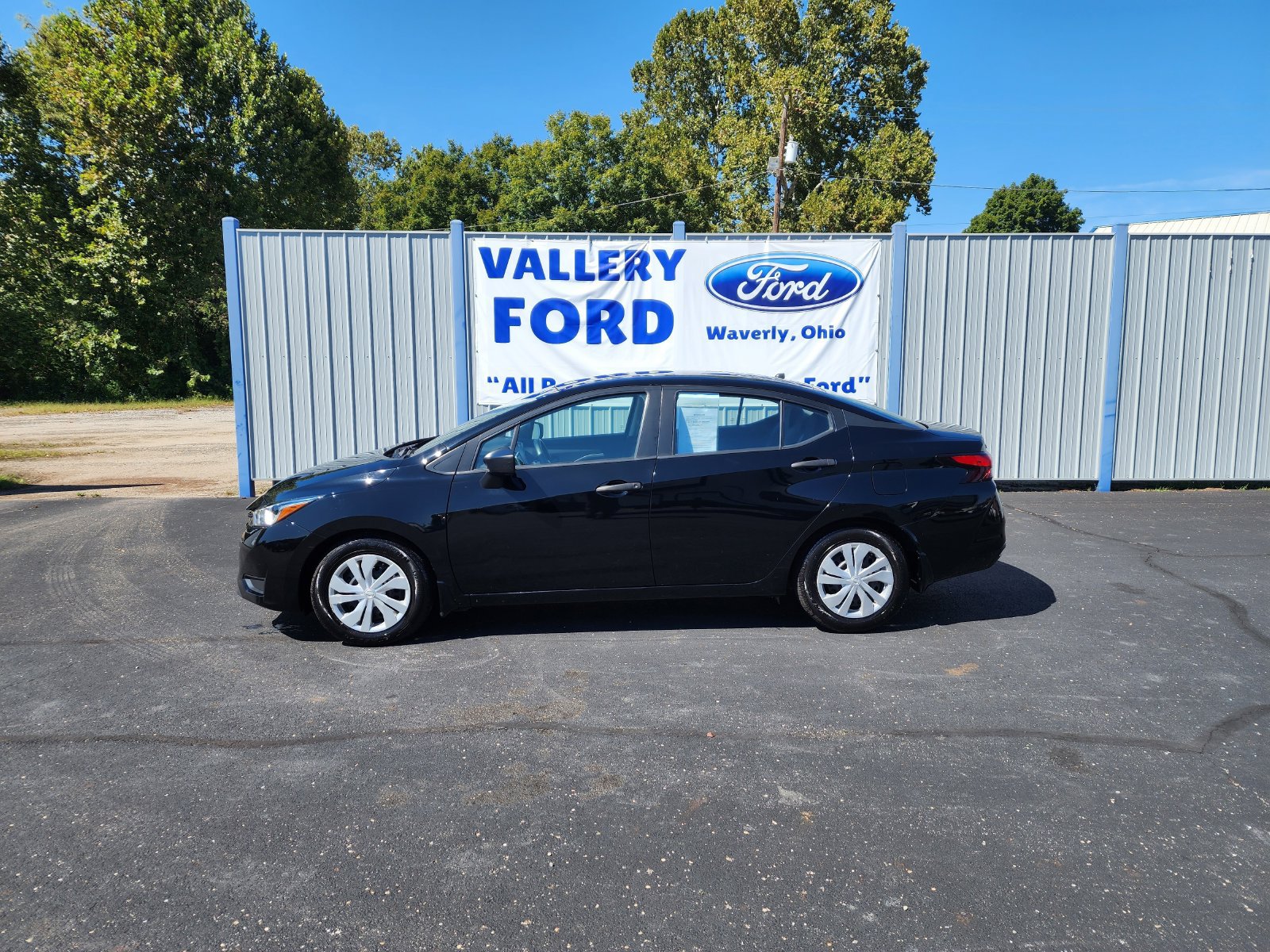 Used 2024 Nissan Versa S w/ Trunk Package FWD image 2
