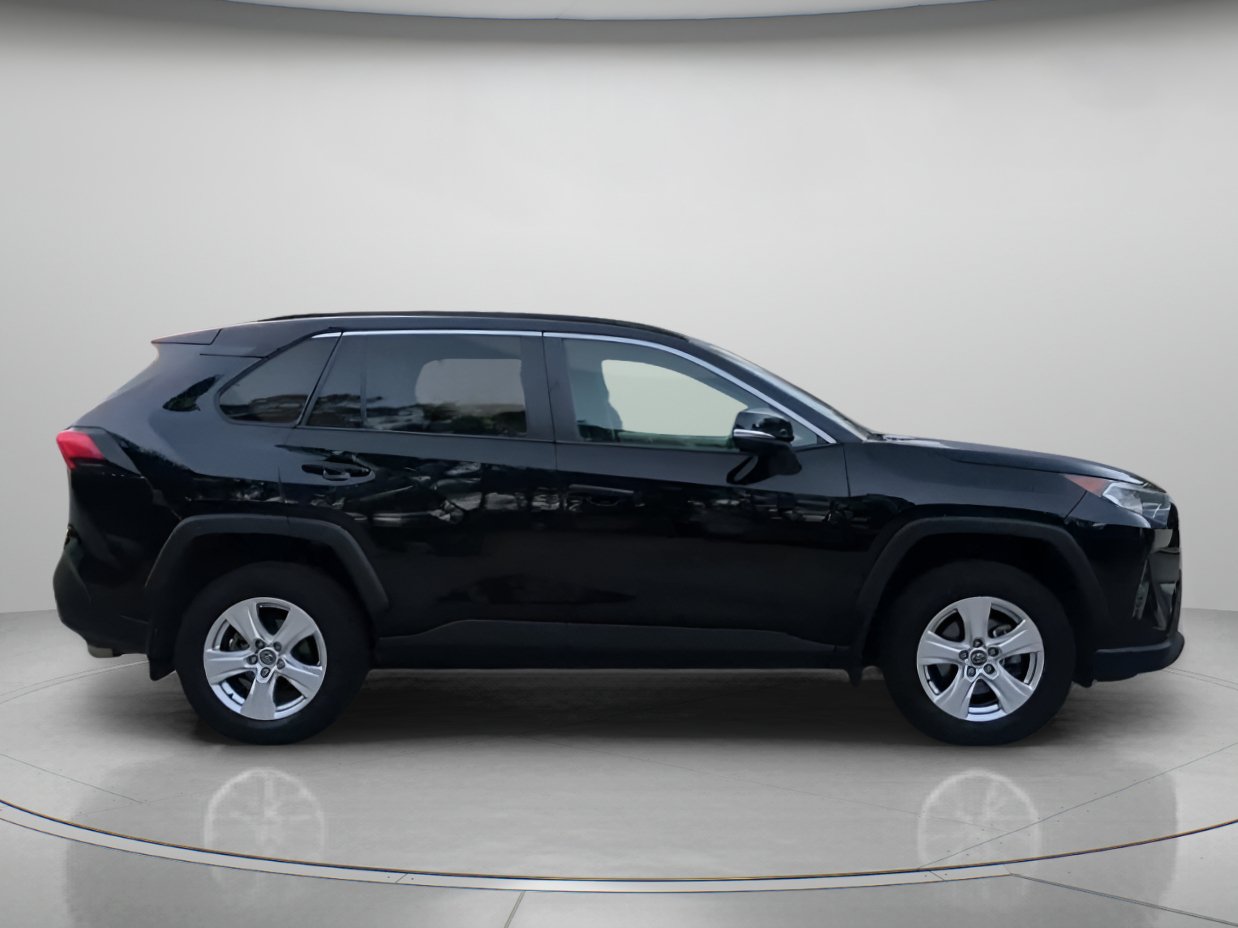Used 2021 Toyota RAV4 XLE AWD/4WD image 32