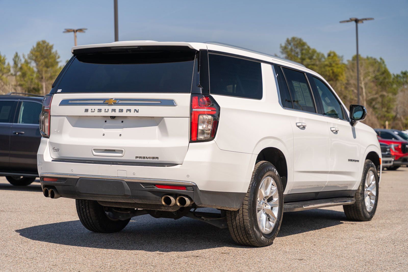 Used 2023 Chevrolet Suburban Premier image 5