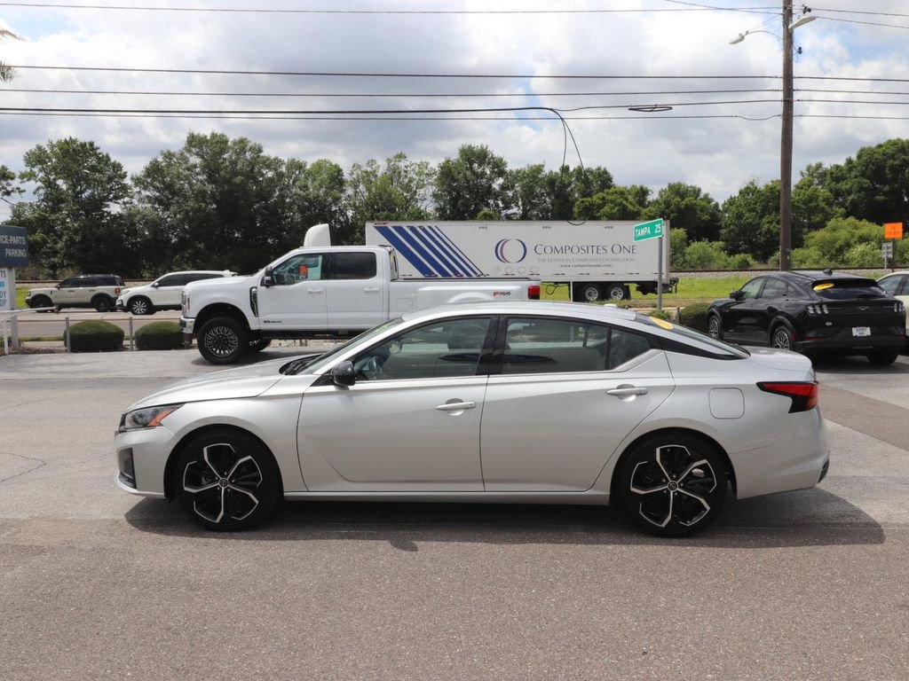 Used 2024 Nissan Altima 2.5 SR FWD image 5
