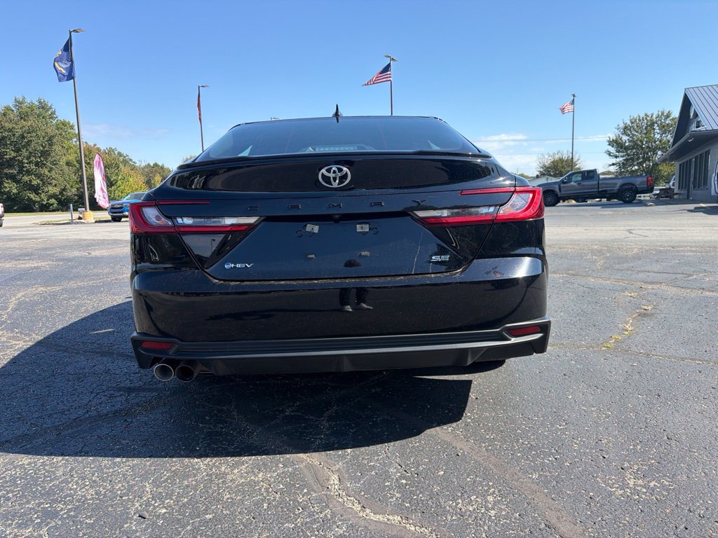 Used 2025 Toyota Camry SE FWD image 5