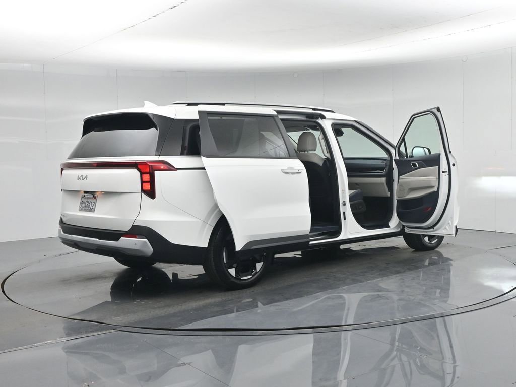 Used 2025 Kia Carnival EX image 33