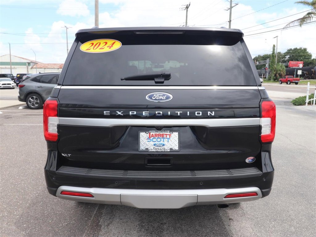 Certified 2024 Ford Expedition XLT image 4