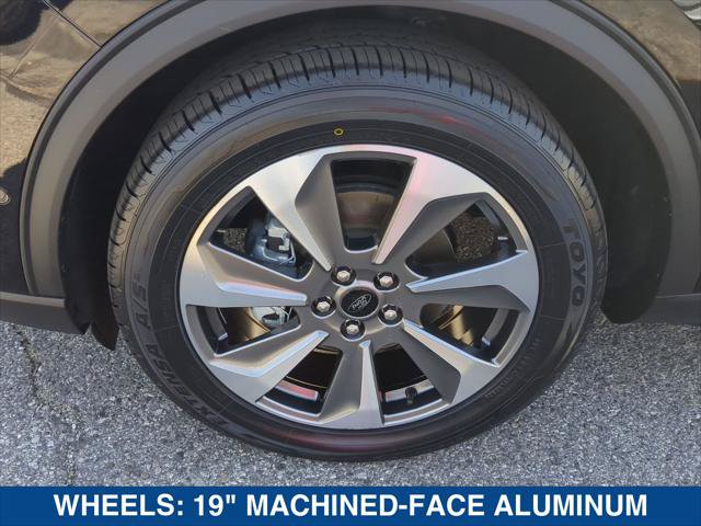 Certified 2023 Ford Escape Platinum w/ Premium Technology Package AWD/4WD image 9