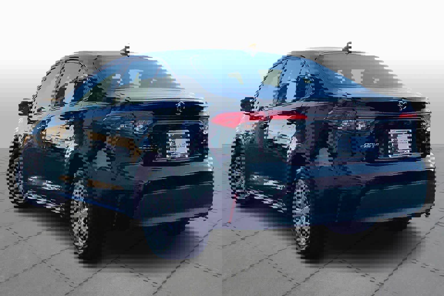 Used 2023 Toyota Corolla LE image 2