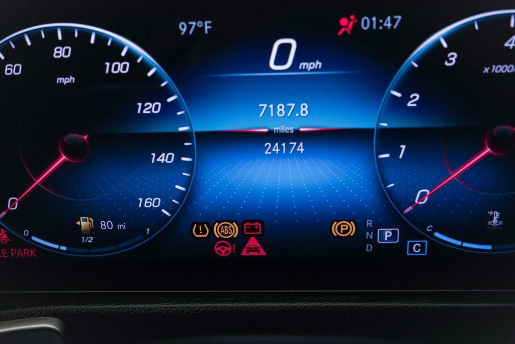 Used 2022 Mercedes-Benz GLB 250 w/ Premium Package Lite image 21