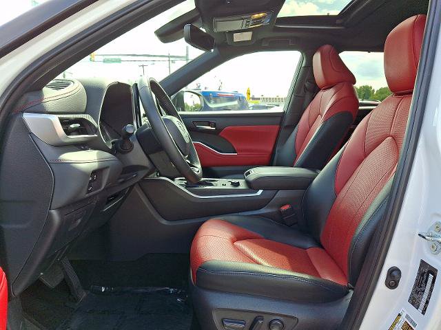 Used 2024 Toyota Highlander XSE AWD/4WD image 14