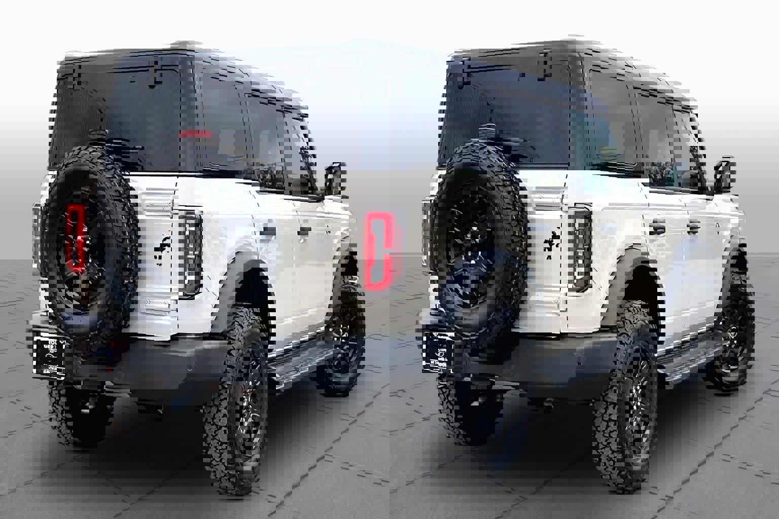 Certified 2025 Ford Bronco Outer Banks w/ Black Appearance Package image 3