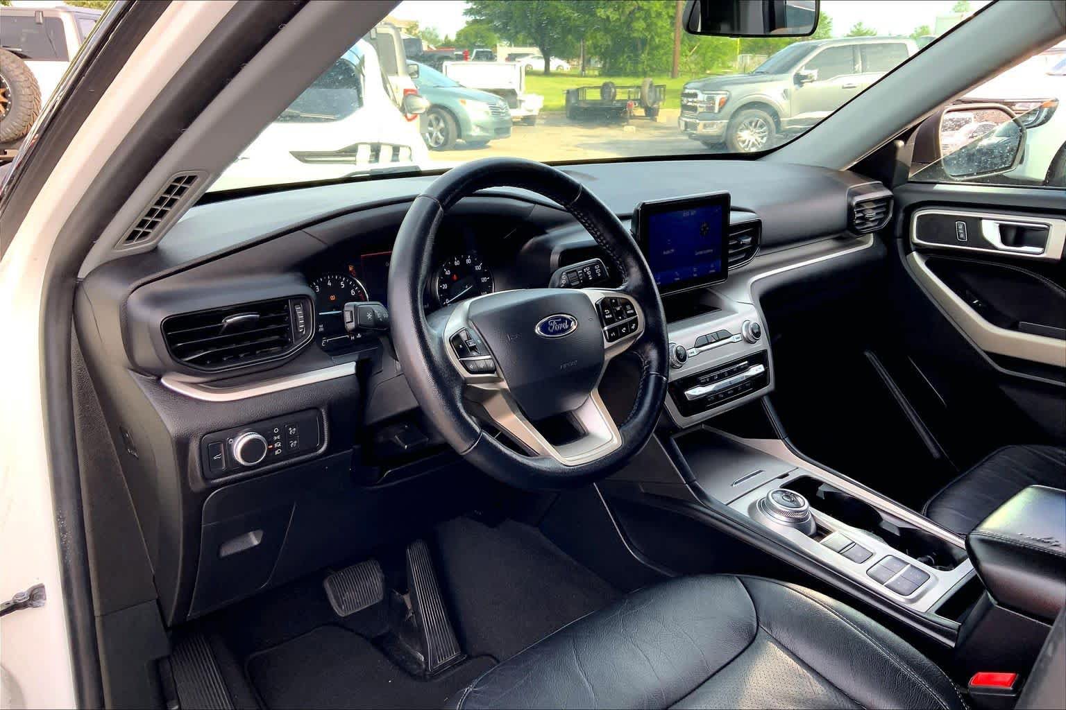 Certified 2021 Ford Explorer XLT RWD image 16