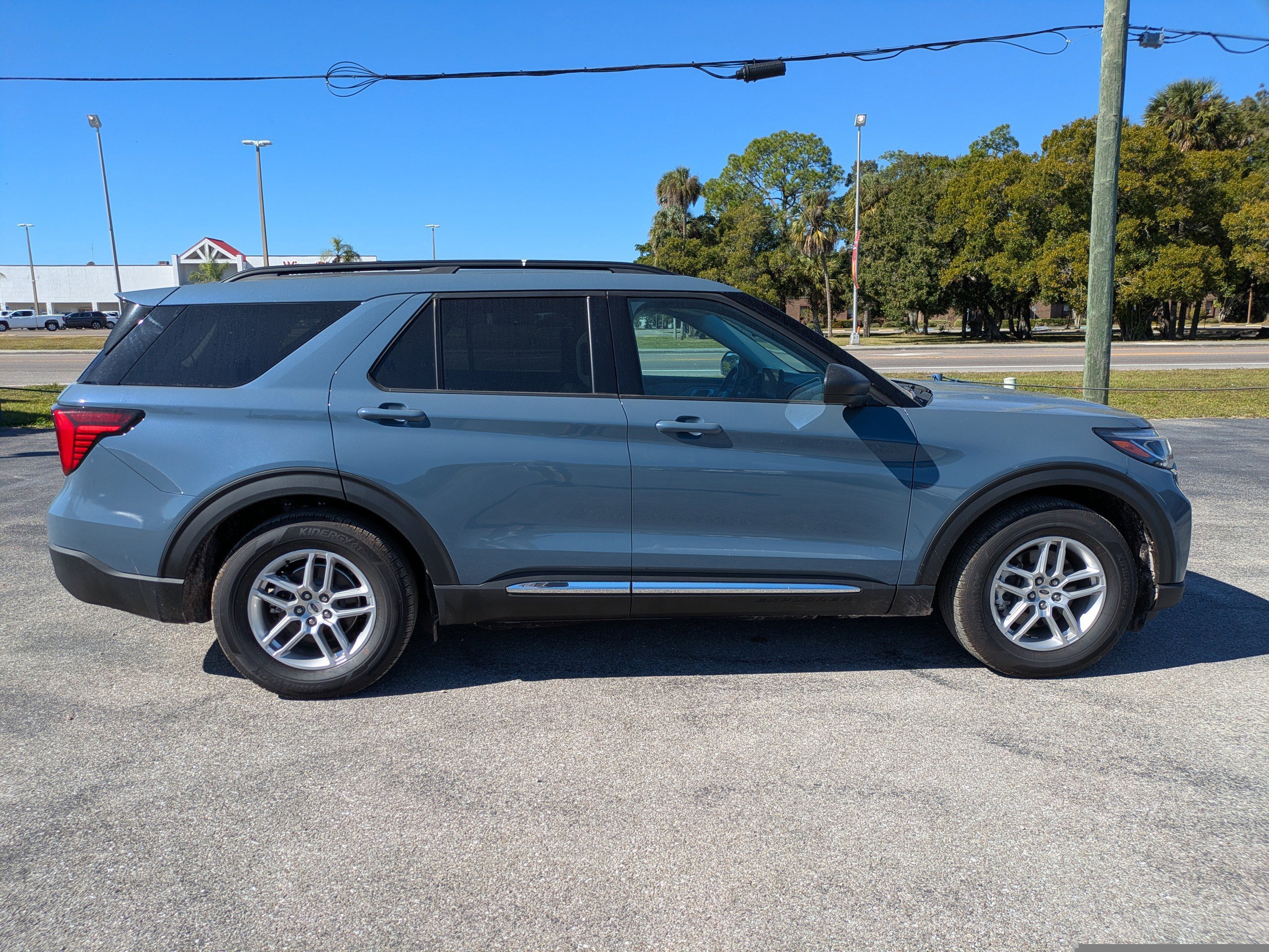 Certified 2025 Ford Explorer Active w/ Active Comfort Package image 6