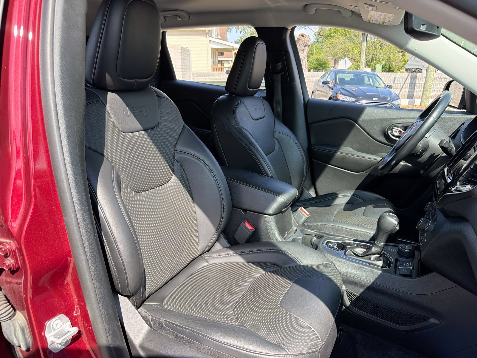 Used 2019 Jeep Cherokee Limited AWD/4WD image 25