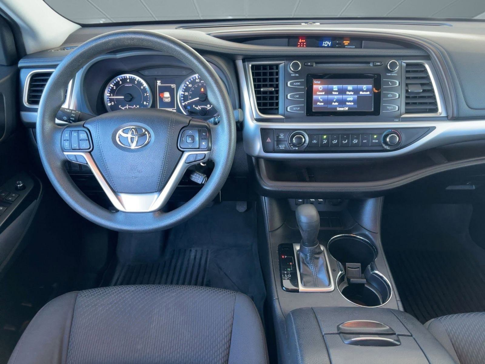 Used 2019 Toyota Highlander LE image 28