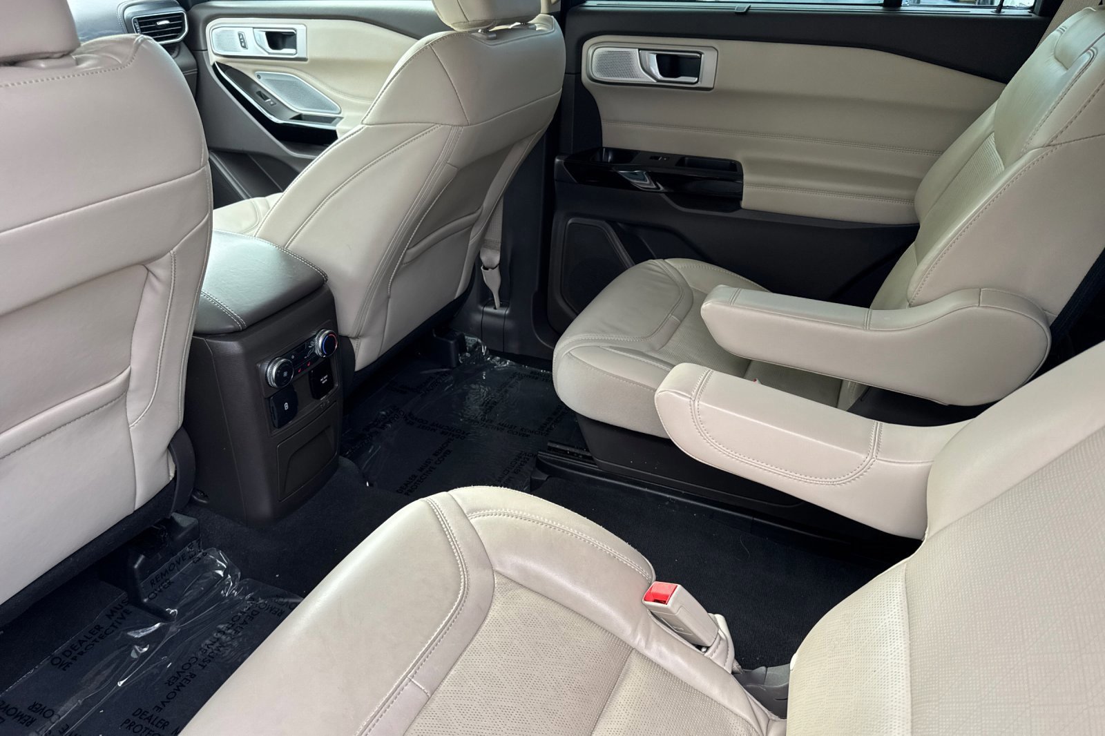 Certified 2022 Ford Explorer Platinum w/ Technology Package image 13