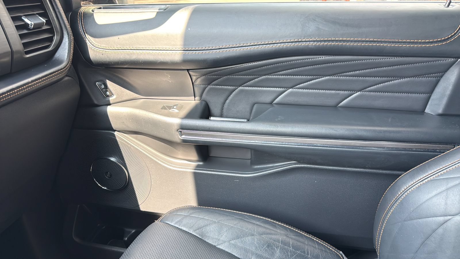 Certified 2023 Ford Expedition Platinum RWD image 23