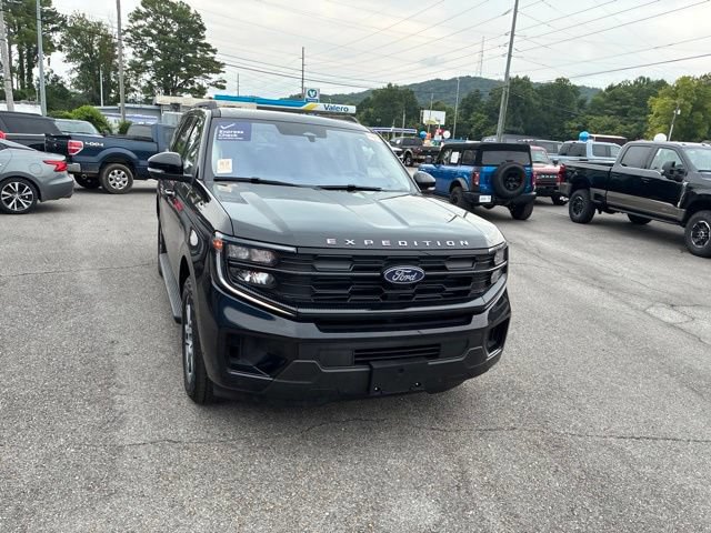 Certified 2025 Ford Expedition Active AWD/4WD video 3